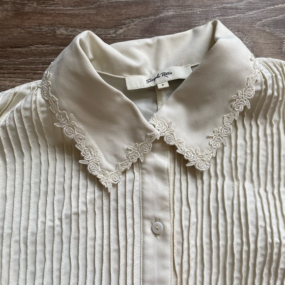 🌺 Vintage inspired floral detailed white button down - Picture 3 of 10